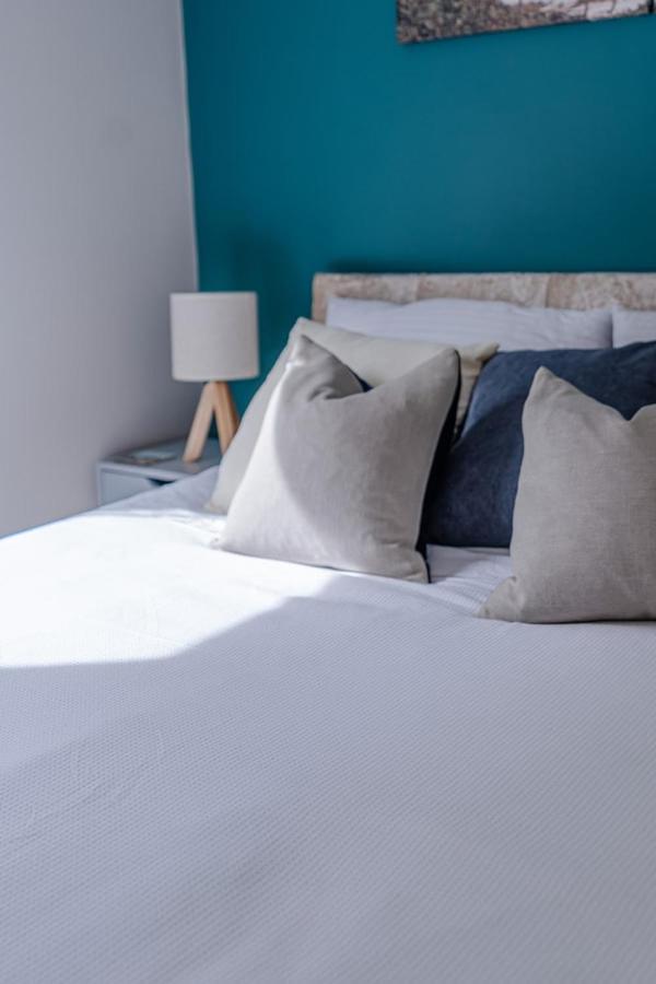 Iconic Garden Apt, Steps From City Centre & Cafes 브리스틀 외부 사진