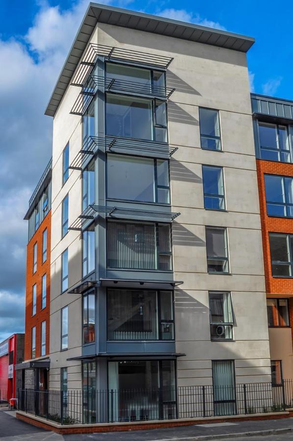 Iconic Garden Apt, Steps From City Centre & Cafes 브리스틀 외부 사진