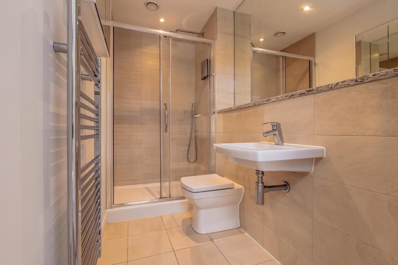 Iconic Garden Apt, Steps From City Centre & Cafes 브리스틀 외부 사진